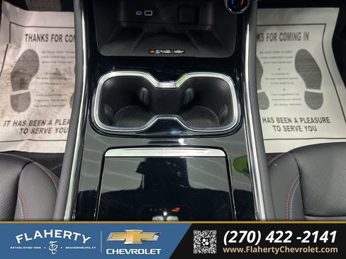 Used 2025 Chevrolet Traverse RS image 33