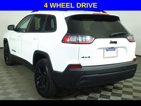 Used 2023 Jeep Cherokee Altitude Lux AWD/4WD image 3