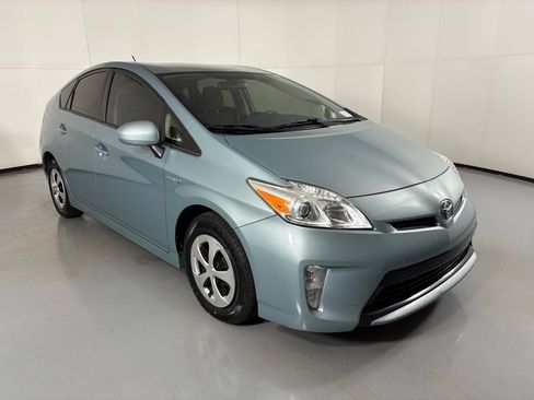 Used 2015 Toyota Prius Two image 2