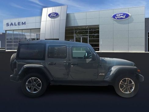 Used 2018 Jeep Wrangler Unlimited Sahara w/ Cold Weather Group AWD/4WD image 2
