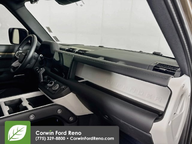 Used 2025 Land Rover Defender 110 X-Dynamic SE AWD/4WD image 31