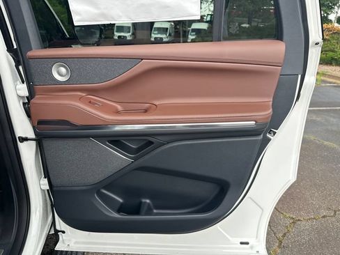 New 2026 Lincoln Navigator L Reserve AWD/4WD image 17