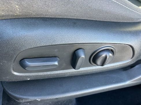 Used 2023 Chevrolet Traverse LT image 14