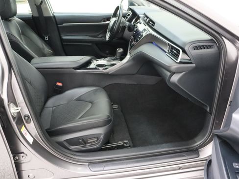 Used 2018 Toyota Camry XSE image 39