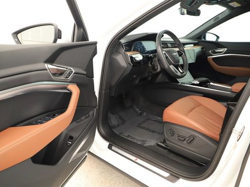 Used 2024 Audi Q8 e-tron Premium Plus w/ Premium Plus Package image 14