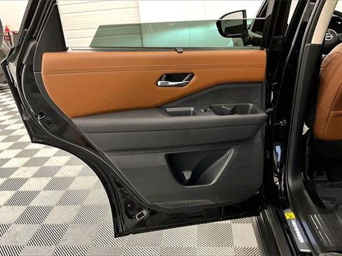 New 2025 Nissan Pathfinder Platinum image 31