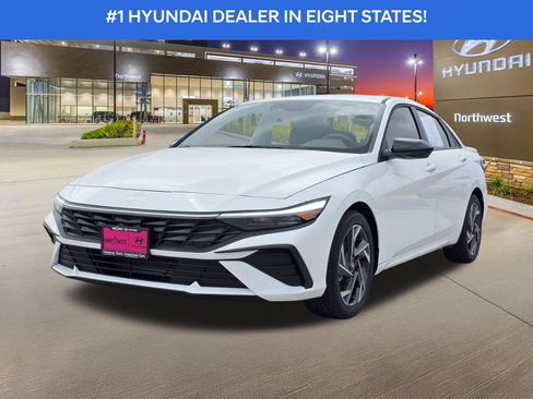 Used 2025 Hyundai Elantra Sport FWD image 2