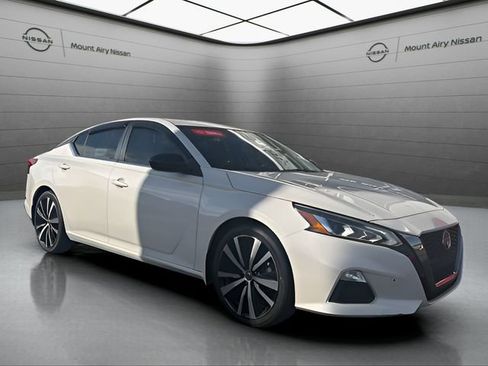 Certified 2022 Nissan Altima 2.5 SR image 1