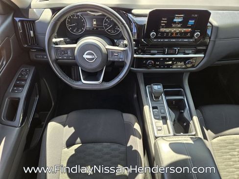 Used 2025 Nissan Pathfinder SV FWD image 13