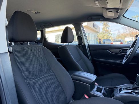 Used 2020 Nissan Rogue Sport S image 26