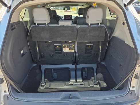 Used 2021 Toyota Sienna XLE FWD image 30