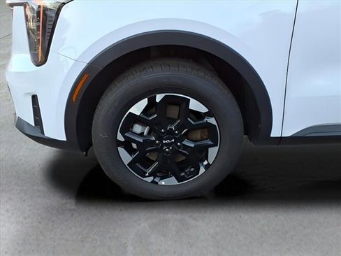 Used 2025 Kia Sorento S image 10