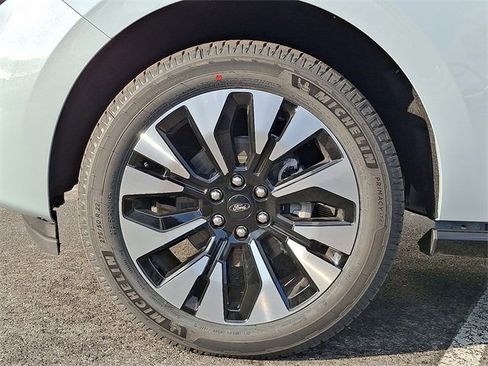 New 2025 Ford Expedition Max Platinum w/ Driver's Package image 5