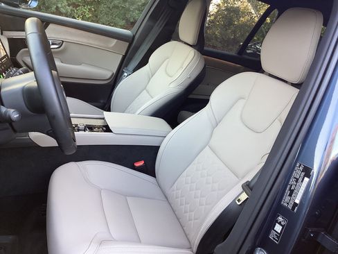 Certified 2026 Volvo XC90 B6 Plus w/ Protection Package Premier AWD/4WD image 15