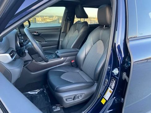 Used 2022 Toyota Highlander XSE AWD/4WD image 16