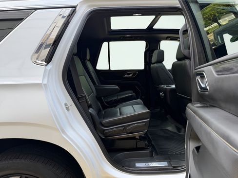 Used 2023 GMC Yukon SLT AWD/4WD image 34