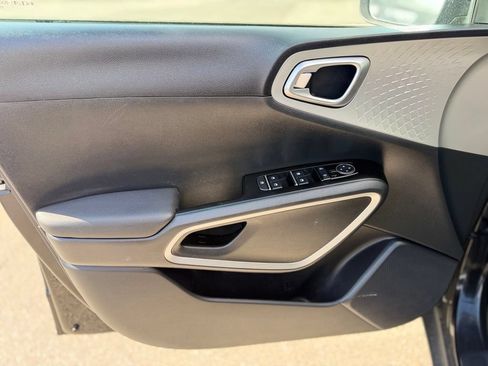 Used 2023 Kia Soul LX FWD image 10