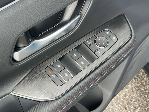 New 2025 Nissan Kicks SR image 15