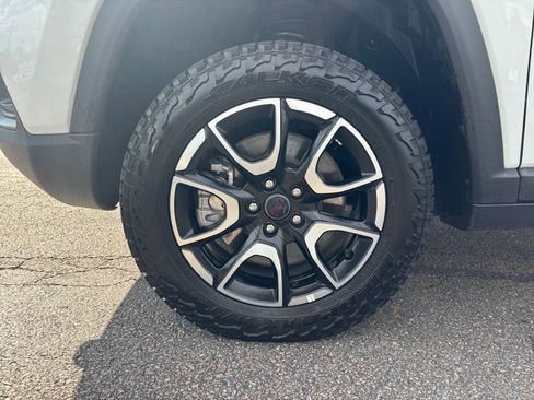 Used 2025 Jeep Compass Trailhawk image 29