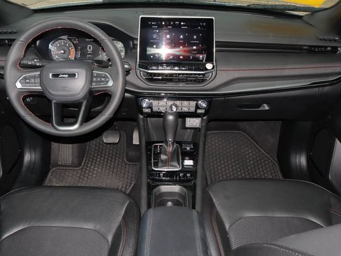 Used 2026 Jeep Compass Trailhawk AWD/4WD image 10