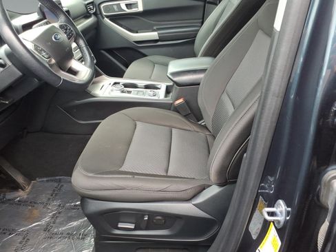 Used 2023 Ford Explorer XLT AWD/4WD image 9