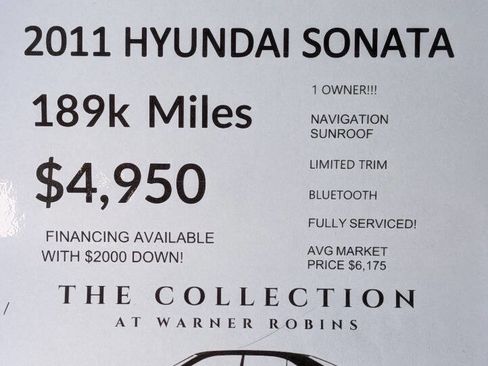 Used 2011 Hyundai Sonata SE w/ Navigation & Sunroof Pkg 4 FWD image 2