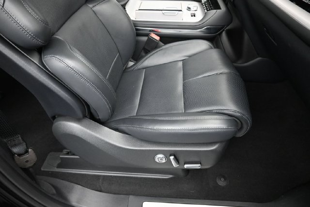 Certified 2025 Lincoln Navigator Reserve AWD/4WD image 33