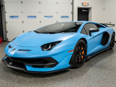 Used 2020 Lamborghini Aventador SVJ AWD/4WD image 5
