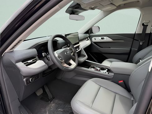 New 2026 Ford Explorer Active w/ Active Comfort Package AWD/4WD image 3