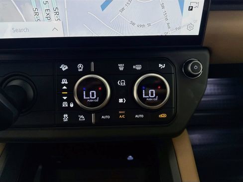 New 2026 Land Rover Defender 110 X-Dynamic SE AWD/4WD image 16