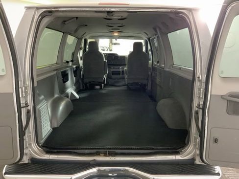Used 2010 Ford E-350 and Econoline 350 XLT RWD image 21