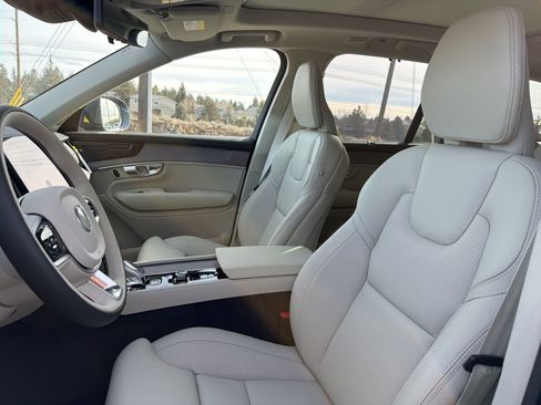 New 2026 Volvo XC90 B6 Ultra w/ Protection Package Premier image 11