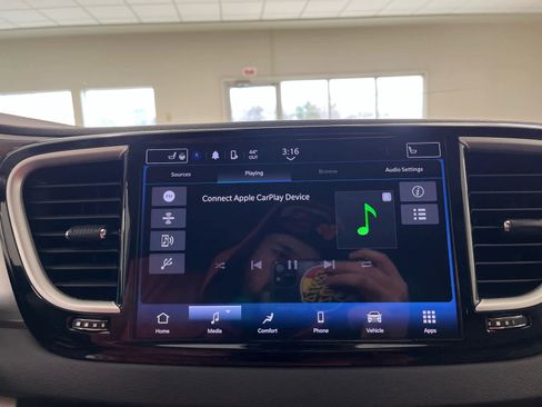 Used 2024 Chrysler Pacifica Touring-L FWD image 34
