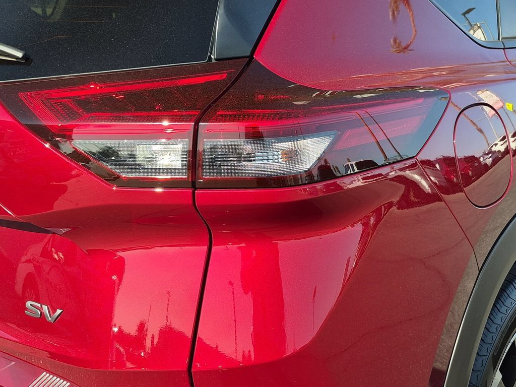 Used 2024 Nissan Rogue SV FWD image 11