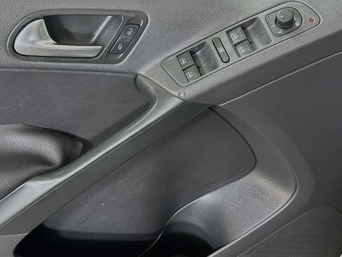 Used 2010 Volkswagen Tiguan S FWD image 14