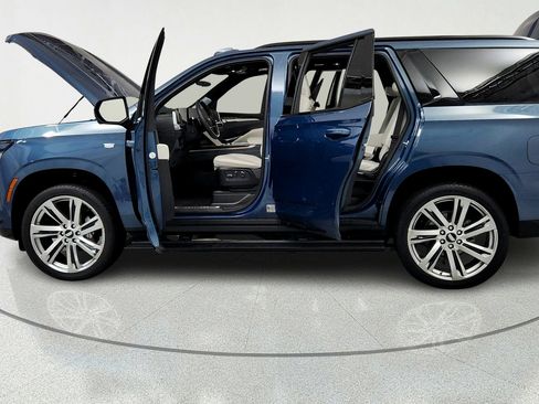 Certified 2026 Cadillac Escalade Platinum Sport w/ LPO, Floor Liner Package AWD/4WD image 10