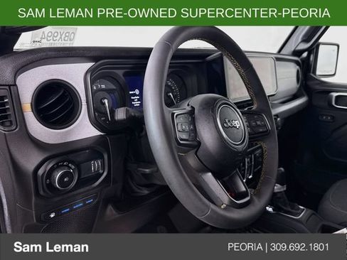 Used 2024 Jeep Wrangler Unlimited AWD/4WD image 9