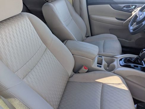 Used 2019 Nissan Rogue SV FWD image 11