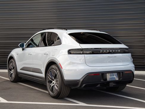 Used 2025 Porsche Macan 4S Electric AWD/4WD image 3