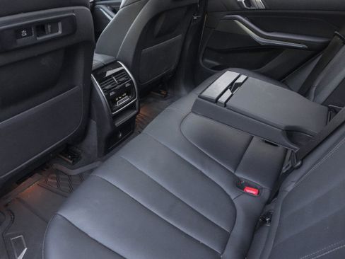 Used 2022 BMW X5 xDrive40i w/ M Sport Package AWD/4WD image 29