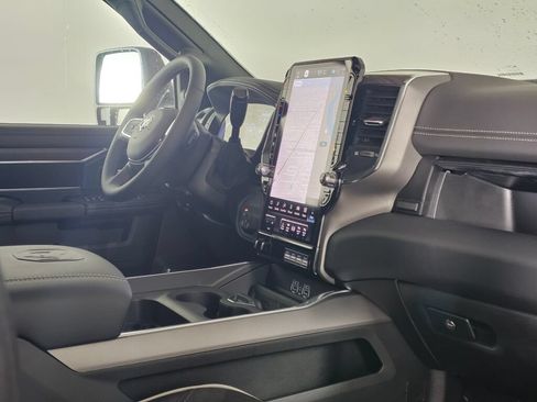 New 2026 RAM 3500 Laramie AWD/4WD image 40