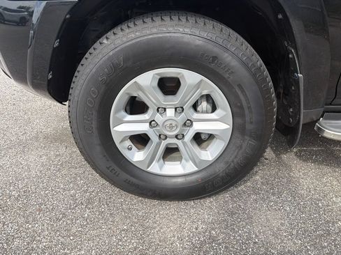 Used 2019 Toyota 4Runner SR5 Premium RWD image 2