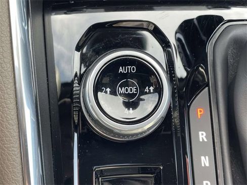 Used 2025 GMC Canyon Denali image 28