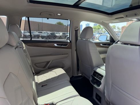 Used 2024 Volkswagen Atlas SE FWD image 41