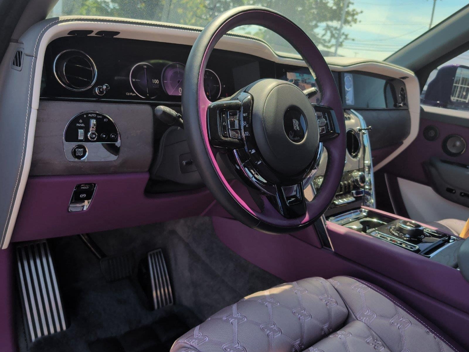 Used 2025 Rolls-Royce Cullinan AWD/4WD image 15
