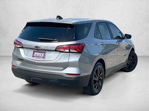 Used 2024 Chevrolet Equinox LS w/ LS Convenience Package FWD image 2