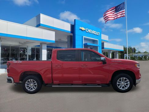Used 2023 Chevrolet Silverado 1500 LT w/ Leather Package AWD/4WD image 2