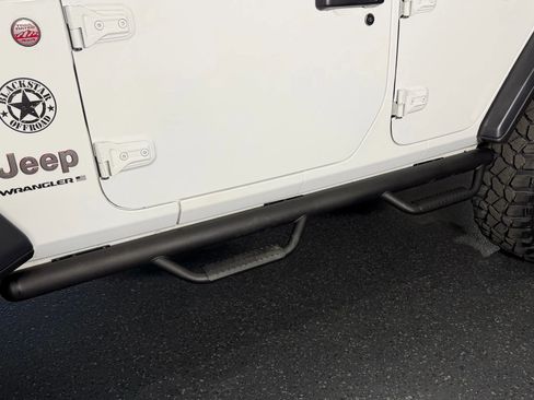 Used 2024 Jeep Wrangler Unlimited Rubicon w/ Capability Package image 7