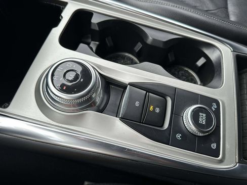 Used 2021 Ford Explorer Limited w/ Equipment Group 301A image 28