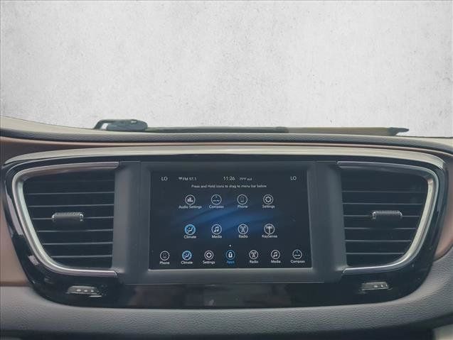 Used 2018 Chrysler Pacifica Touring Plus FWD image 18
